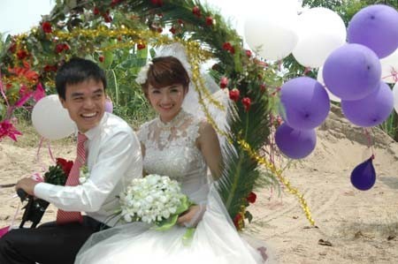Hình ảnh đoàn rước dâu bằng xe đạp điện ở Từ Liêm, Hà Nội