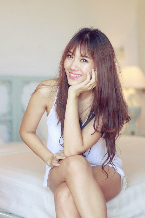 Hari Won thành công trong việc xây dựng hình ảnh một cô gái đáng mến, trẻ trung nhưng không thiếu đi nét gợi cảm