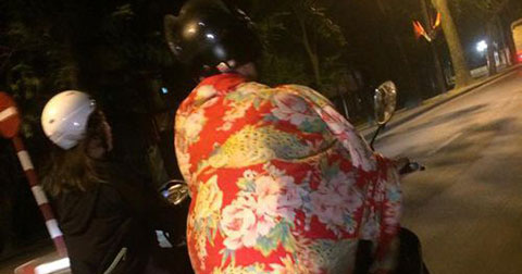 Chống rét kiểu thời trang chăn con công 