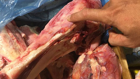 Thịt lợn gác bếp, bán nhiều vô kể, giá rẻ đáng ngờ-3