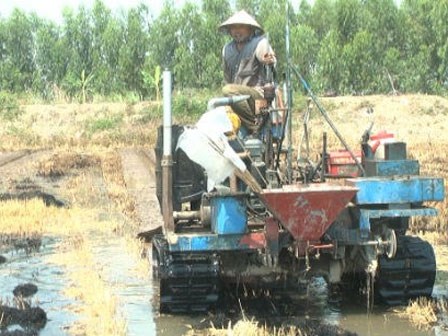 'Sáng chế nhà nông' chế máy đào mương, viện nghiên cứu im tiếng