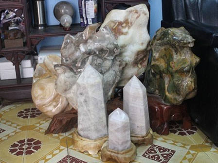 Những lưu ý khi dùng đá phong thủy trang trí phòng khách