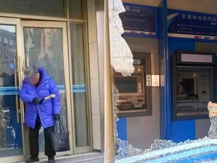 Cụ ông không rút được tiền, cụ bà cầm búa phá tan cây ATM