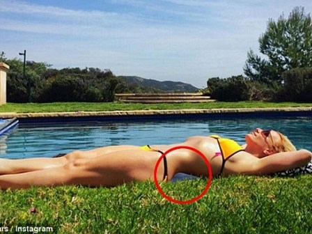 Britney Spears bị fan chê photoshop quá đà