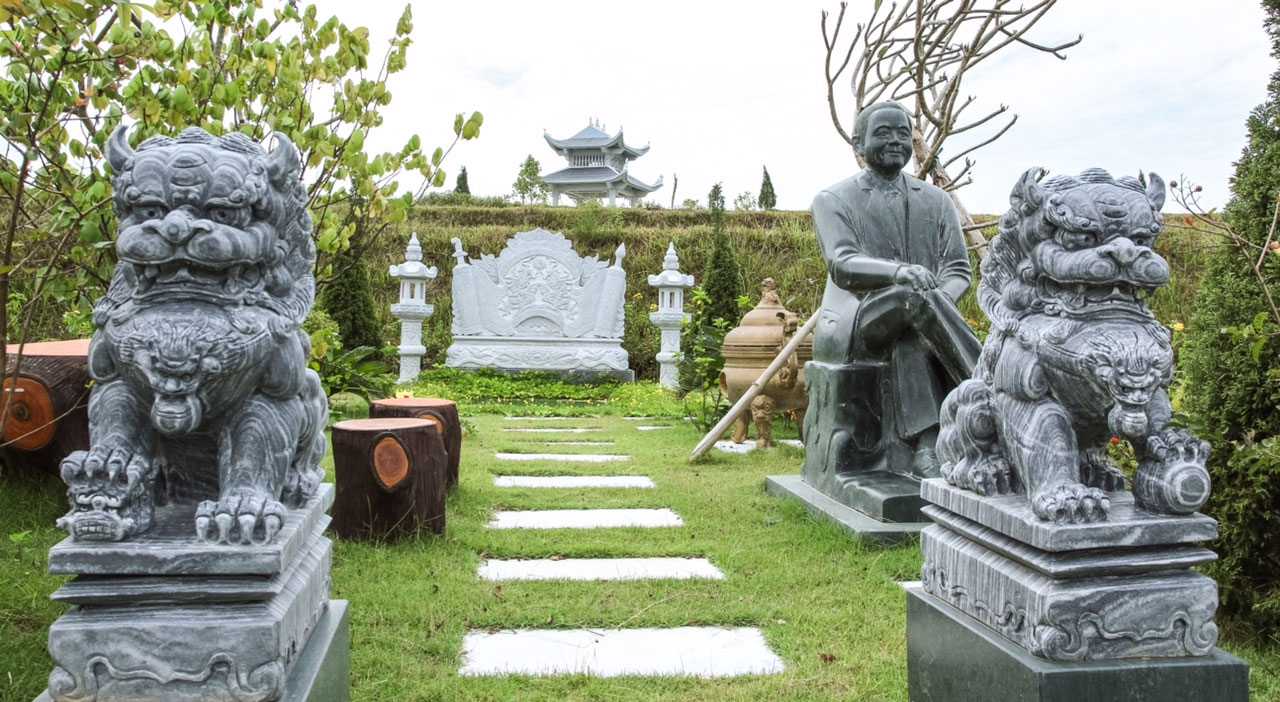Khuôn viên mộ phần