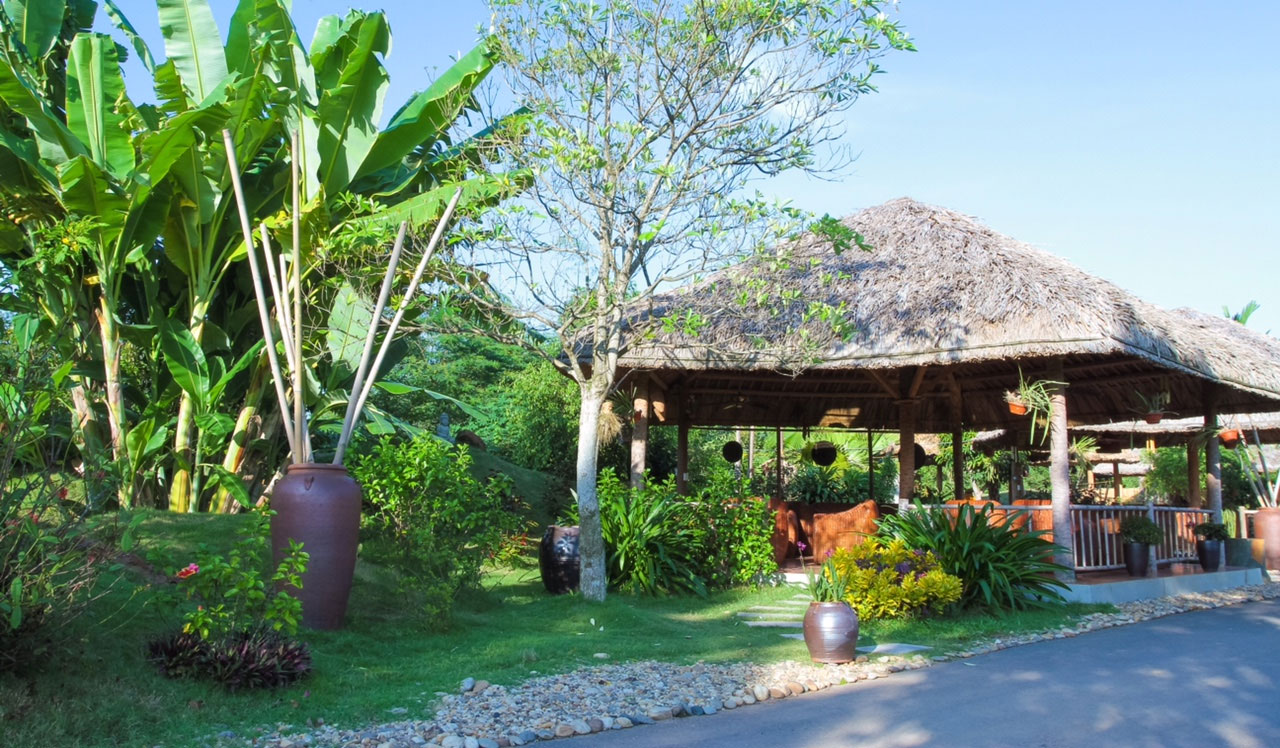 Cảnh quan trong công viên nghĩa trang.