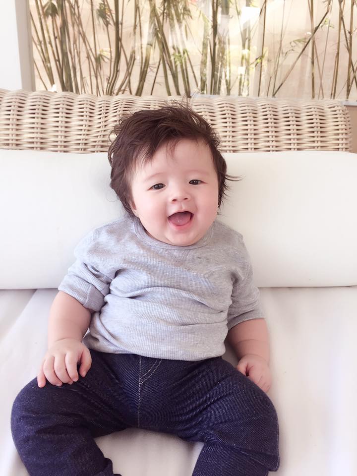 Alfie Túc Mạch ra đời bằng phương pháp sinh mổ sau hơn 1 năm sinh Cadie Mộc Trà