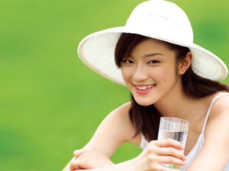 Trẻ trung hơn nhờ áp dụng 5 bí quyết khi thức dậy