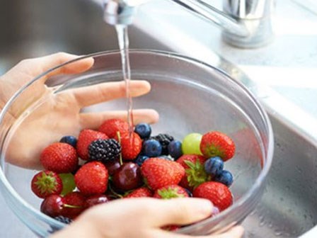 4 bước rửa sạch hoàn toàn thuốc trừ sâu trên rau củ quả