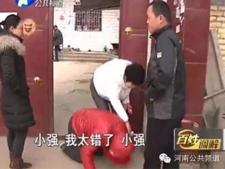 Bà mẹ đau khổ van lạy con trai đừng kết hôn với vợ chỉ kém mẹ 1 tuổi