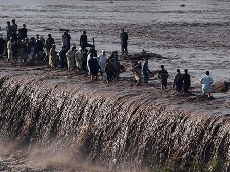 Cảnh lũ lụt kinh hoàng tại Pakistan, hơn 50 người thiệt mạng, hàng nghìn người mắc kẹt