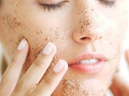 Các lỗi sai khi tẩy da chết khiến làn da bị tổn thương nặng nề