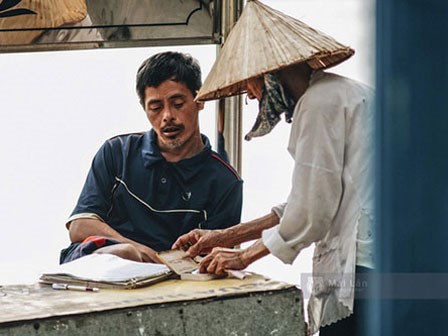 Chuyện đời đắng cay của người mẹ già 86 tuổi bán hàng nước nuôi con bị Down