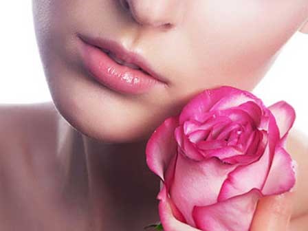 Môi thâm trở nên hồng hào, căng mọng nhờ 3 bí kíp đơn giản