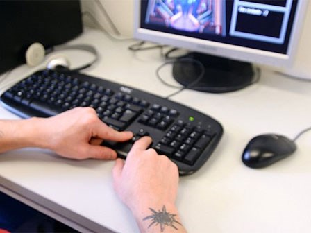 Nhà tù đầu tiên cấp Internet tới phòng giam phạm nhân