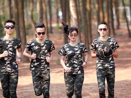 Bộ ảnh kỷ yếu 'Hậu duệ mặt trời' gây tranh cãi