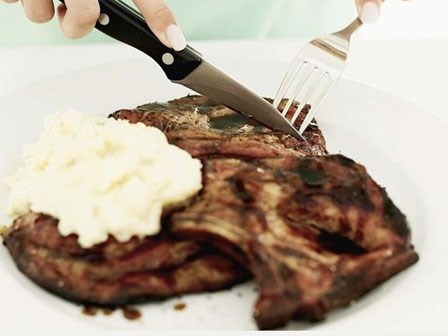 Điều gì xảy ra nếu ăn nhiều thịt đỏ, ít rau củ trái cây?
