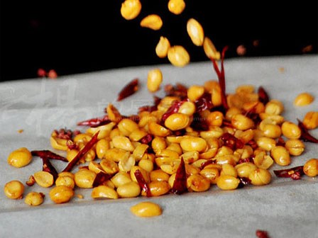 Cách làm đậu phộng chiên cay ngon hơn cả quán nhậu