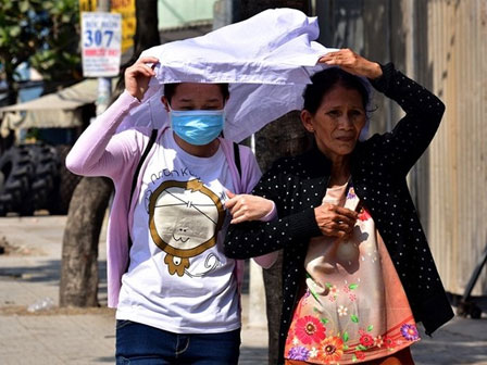 Cảnh báo: Nắng nóng đỉnh điểm, tia tử ngoại (UV) cực nguy hiểm đối với người đi đường-3