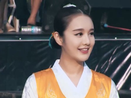 Thiếu nữ người Hàn làm 