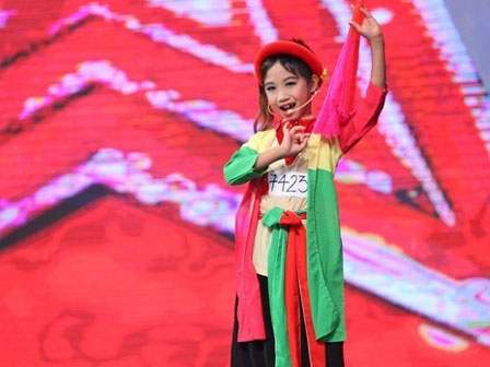 Ồn ào chấn động Vietnams Got Talent: Mẹ con cô bé hát 6 thứ tiếng lên tiếng kêu oan, viết thư cầu cứu vì bị ném đá!-3