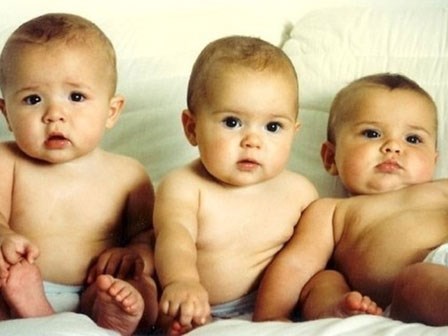 Người đàn ông mếu máo khi vợ sinh 3 nhưng chỉ 1 đứa là con mình