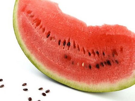Bất ngờ với tác dụng của hạt dưa hấu