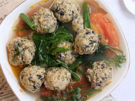 Thanh mát ngon miệng với canh ốc nấu chua