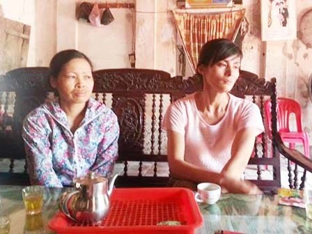 Vụ 2 bé gái mất tích: 2 người mẹ tìm con trong tuyệt vọng