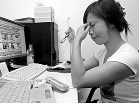 Nữ biên tập viên nghi rơi răng giả ngay trên sóng trực tiếp, phản ứng sau đó khiến nhiều người bất ngờ-3