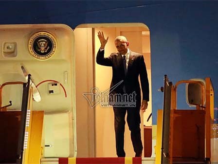 Giây phút đầu tiên Tổng thống Obama đến Hà Nội