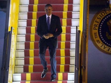 Ngày bận rộn đầu tiên của Tổng thống Obama tại Hà Nội
