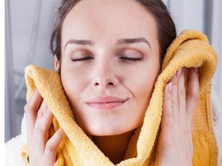 Nếu lău mặt theo cách này, da mặt bạn sẽ hỏng lúc nào không biết