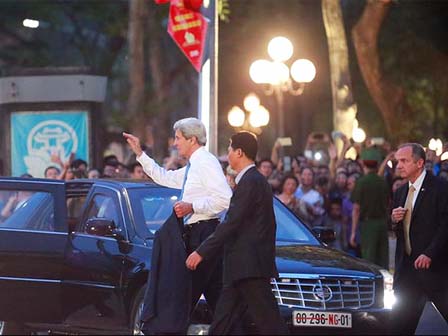 Sự thật ít ai biết đằng sau bức ảnh ngoại trưởng Mỹ đeo tạp dề, đứng rửa bát cho vợ gây sốt cộng đồng mạng-6