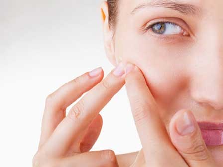 Bí kíp xóa sạch mụn đầu trắng bằng mặt nạ bột gạo và nước hoa hồng