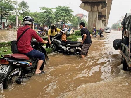 Trận mưa vừa gây ngập lụt ở Hà Nội lớn nhất lịch sử 45 năm qua