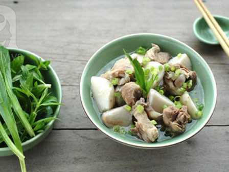 Canh khoai sọ thịt vịt cho cơm tối mùa hè