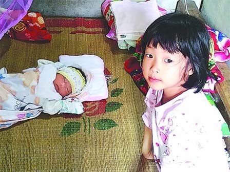 Em bé được mổ từ bụng mẹ bị TNGT giờ ra sao?