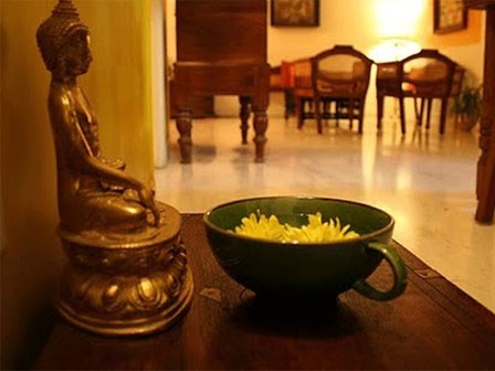 Đặt tượng Phật ở cung vị này trong nhà, gia chủ thảnh thơi cầu bình an, đón tài lộc