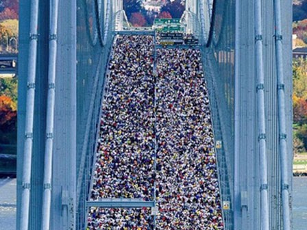 Nghẹt thở trước cảnh tượng 50.000 người chạy qua cây cầu nổi tiếng New York