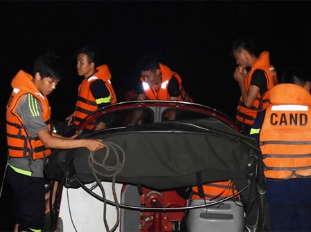 Giăng lưới cửa sông Hàn tìm 3 người mất tích