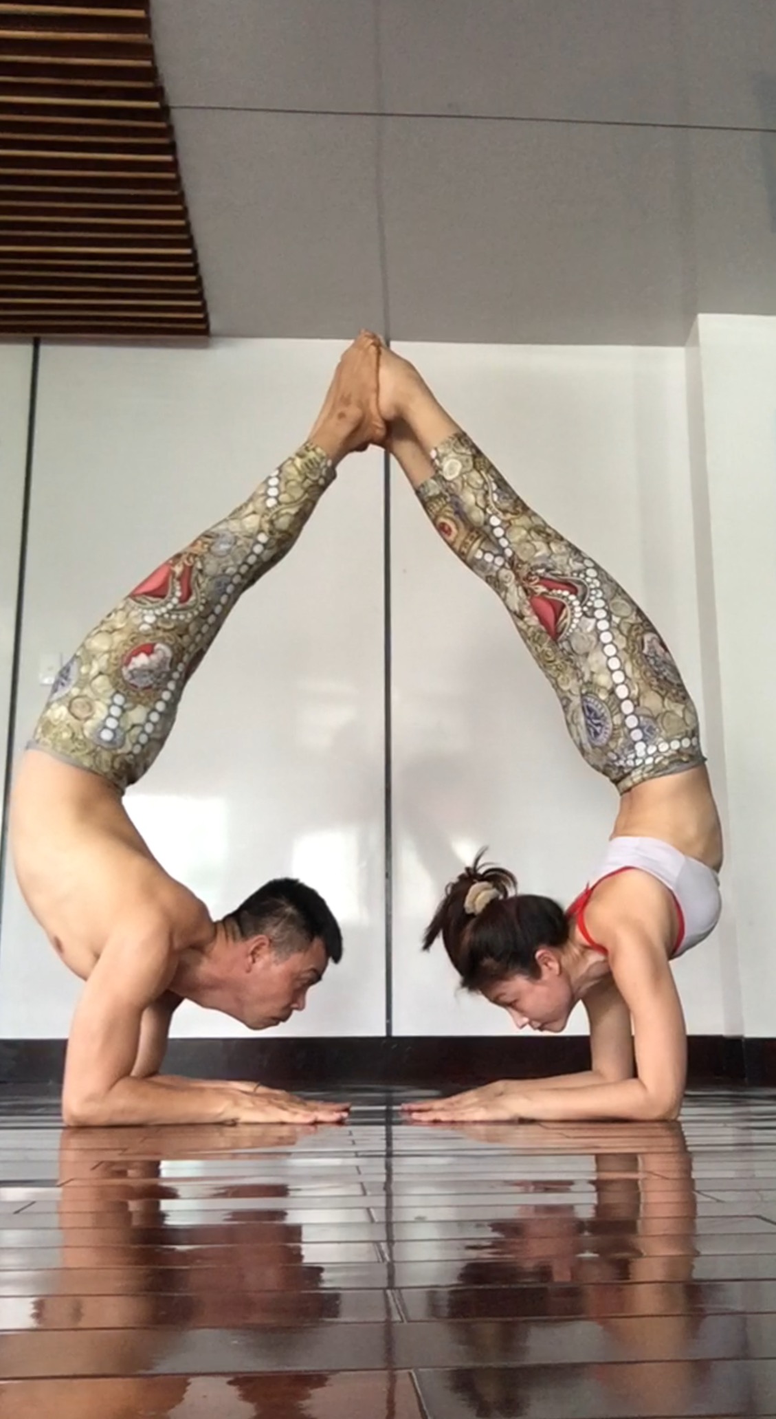Những tư thế yoga đôi uyển chuyển tuyệt đẹp | Tin tức Online