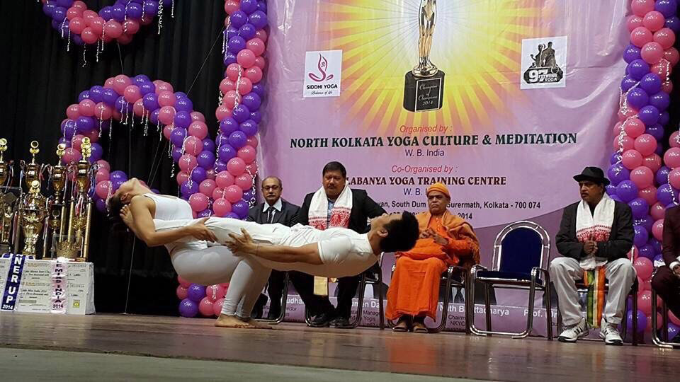 Thầy Cường và cô Ngọc từng tham gia nhiều cuộc thi yoga quốc tế tổ chức tại Ấn Độ, HongKong, Đài Loan.