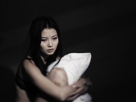 Mới cưới 2 tháng mà đêm nào tôi cũng khóc ướt gối vì cô đơn