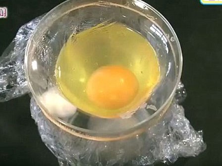 Ở Nhật Bản, trứng gà không vỏ vẫn có thể nở thành con
