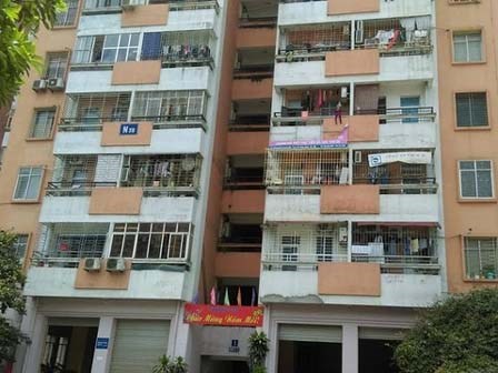 Chuyện khó tin ở Hà Nội: Toilet cạnh thang máy, tầng thượng thành nơi “thác loạn”