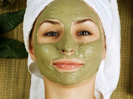 Đặc trị da dầu tại nhà với mặt nạ bột trà xanh tự chế