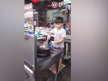 Tròn mắt với những đầu bếp nhí siêu hơn cả người lớn