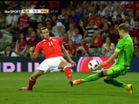 Clip: “Vùi dập” ĐT Nga, xứ Wales giành ngôi đầu bảng B