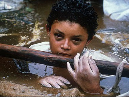 Bi kịch của Omayra Sanchez và đôi mắt đen hấp hối vẫn ám ảnh cả thế giới dù cho đã 33 năm trôi qua-10